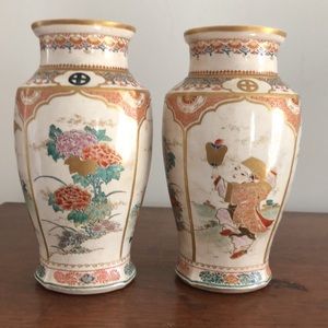 Vintage chinoiserie twin vases